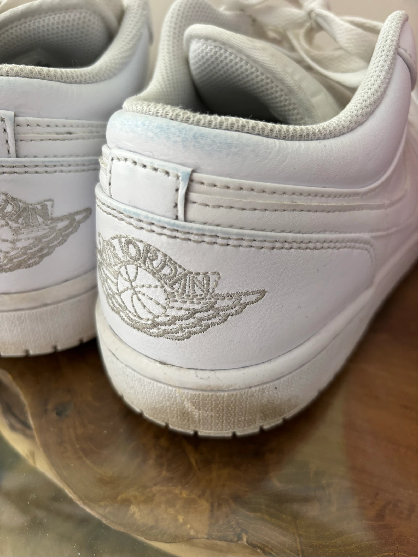 Zapatillas Nike Air Jordan 1 low blancas 43 – photo 9